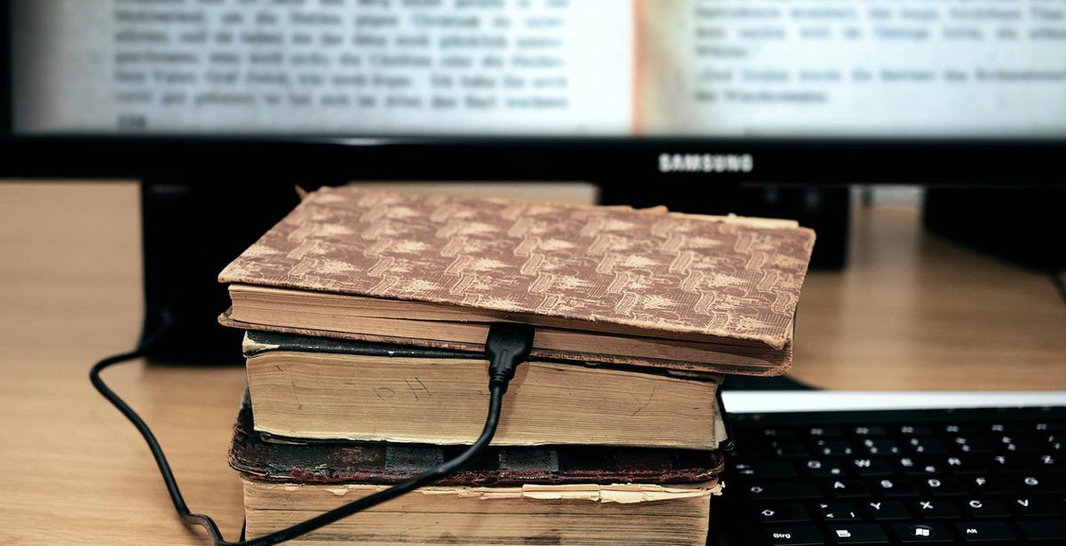 Digitalizzazione libri antichi - Foto di congerdesign da Pixabay