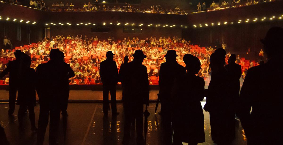 Attori in teatro - Foto di disq da Adobe Stock