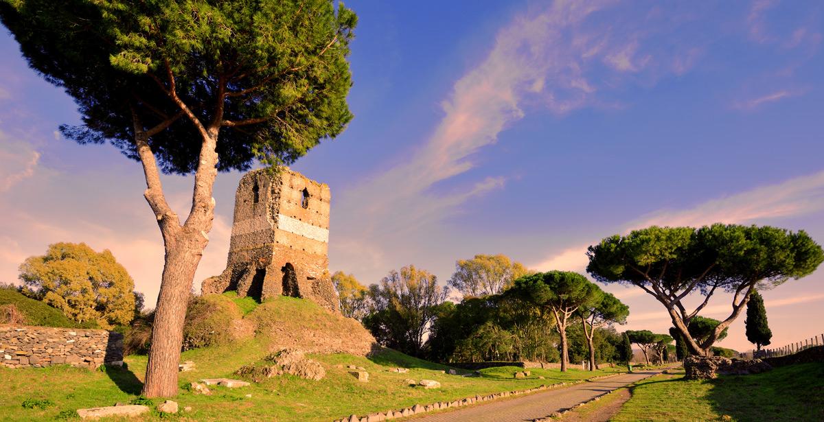 Scorcio di Via Appia Antica - Foto di fabiomax da Adobe Stock