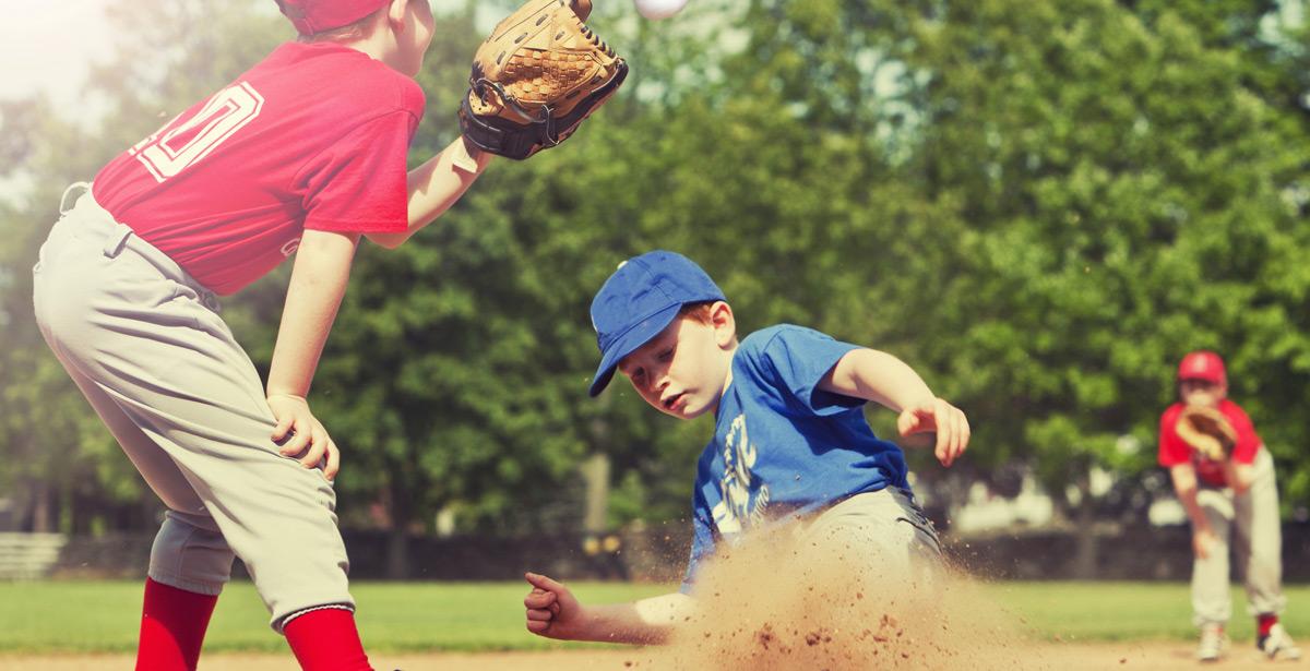 Bambini giocano a baseball - Foto di Stuart Monk da Adobe Stock