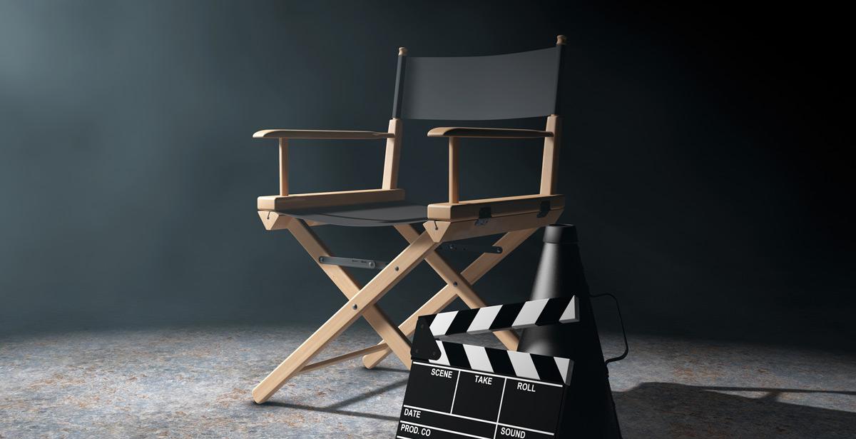 Sedia da regista con ciack e megafono - Foto di doomu da Adobe Stock