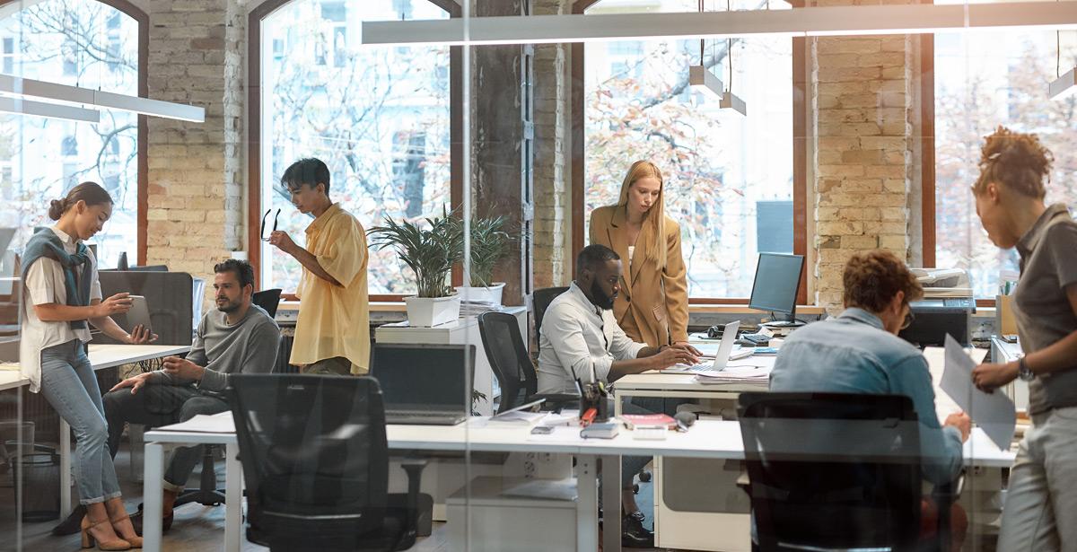 Riunione in ufficio con personale multietnico - Foto di Svitlana da Adobe Stock