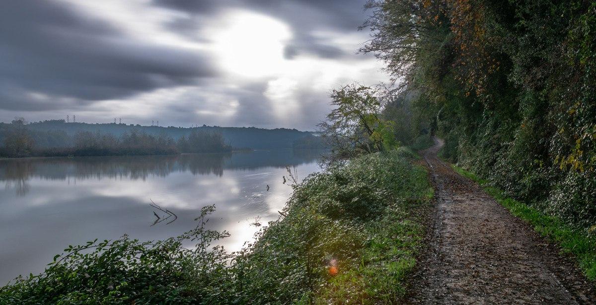 Alba con cielo nuvoloso nella riserva naturale Tevere Farfa - Foto di MarcoMariPhotography da Adobe Stock