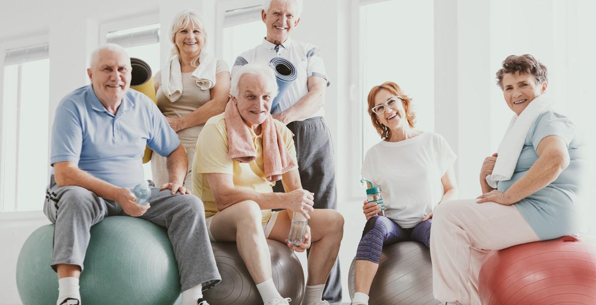 Sessione di ginnastica al centro anziani - Foto di Photographee.eu da Adobe Stock