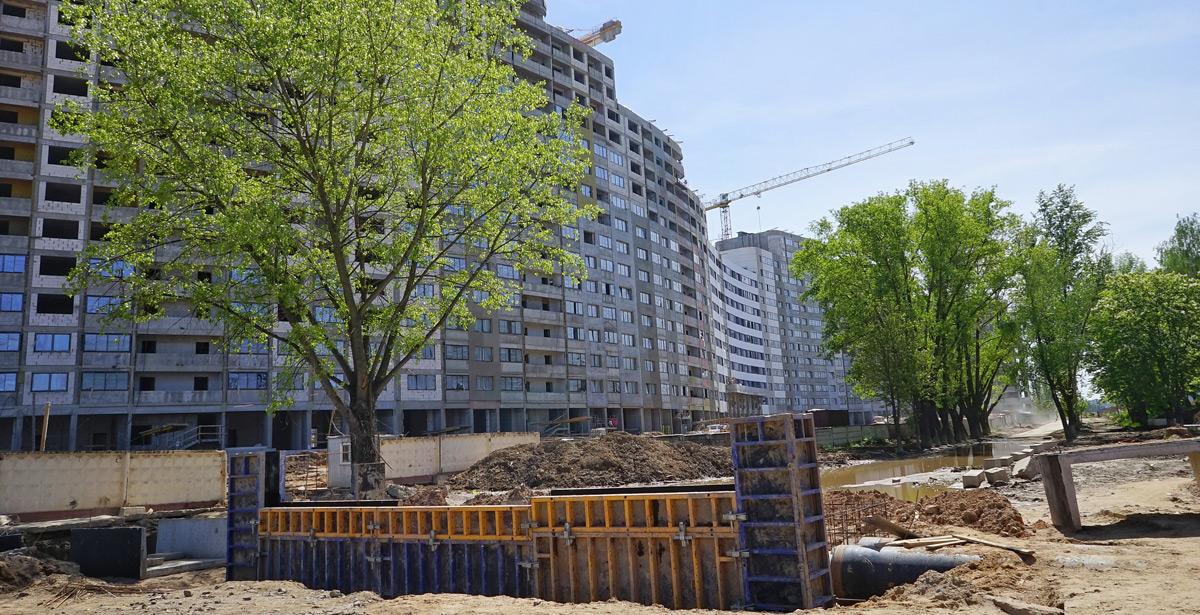 Cantiere in strada vicino ad un palazzo - Foto di Andrey da Adobe Stock