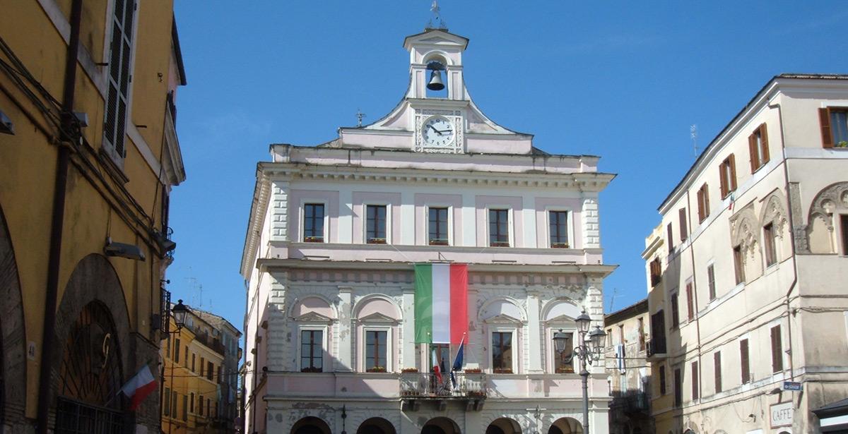 Civita Castellana sede del municipio - Foto di Croberto68 da Wikipedia