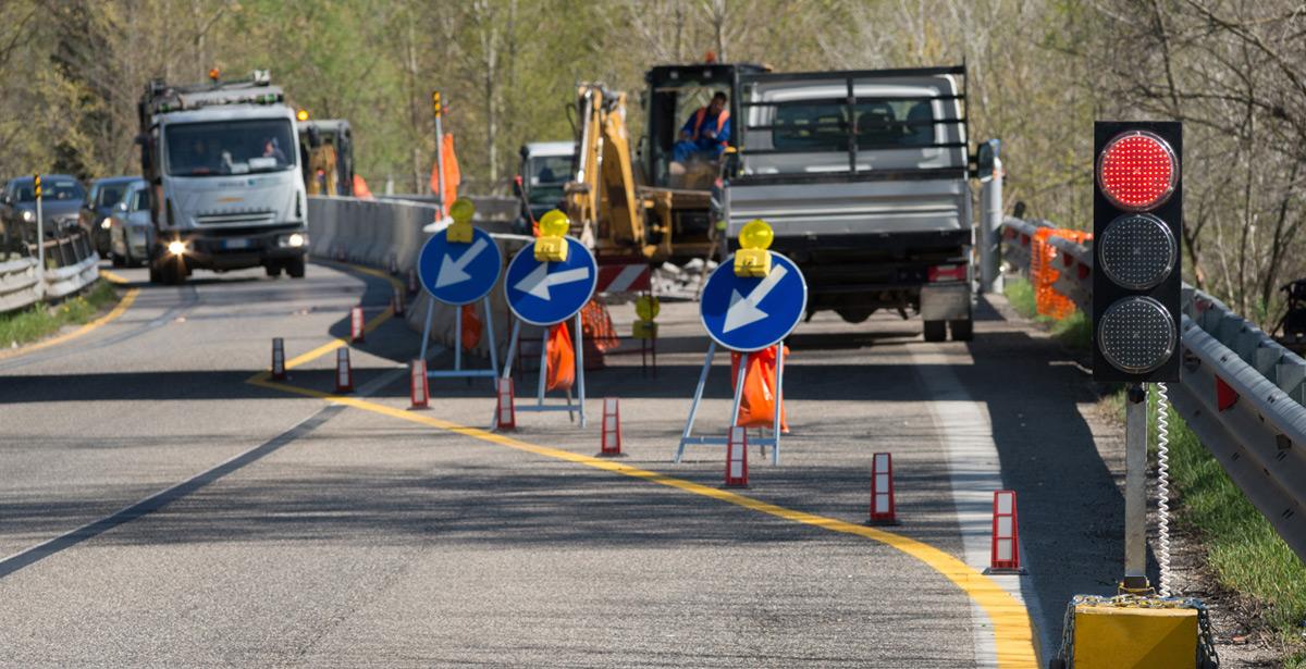 Lavori in corso su strada statale - Foto di AP da Adobe Stock