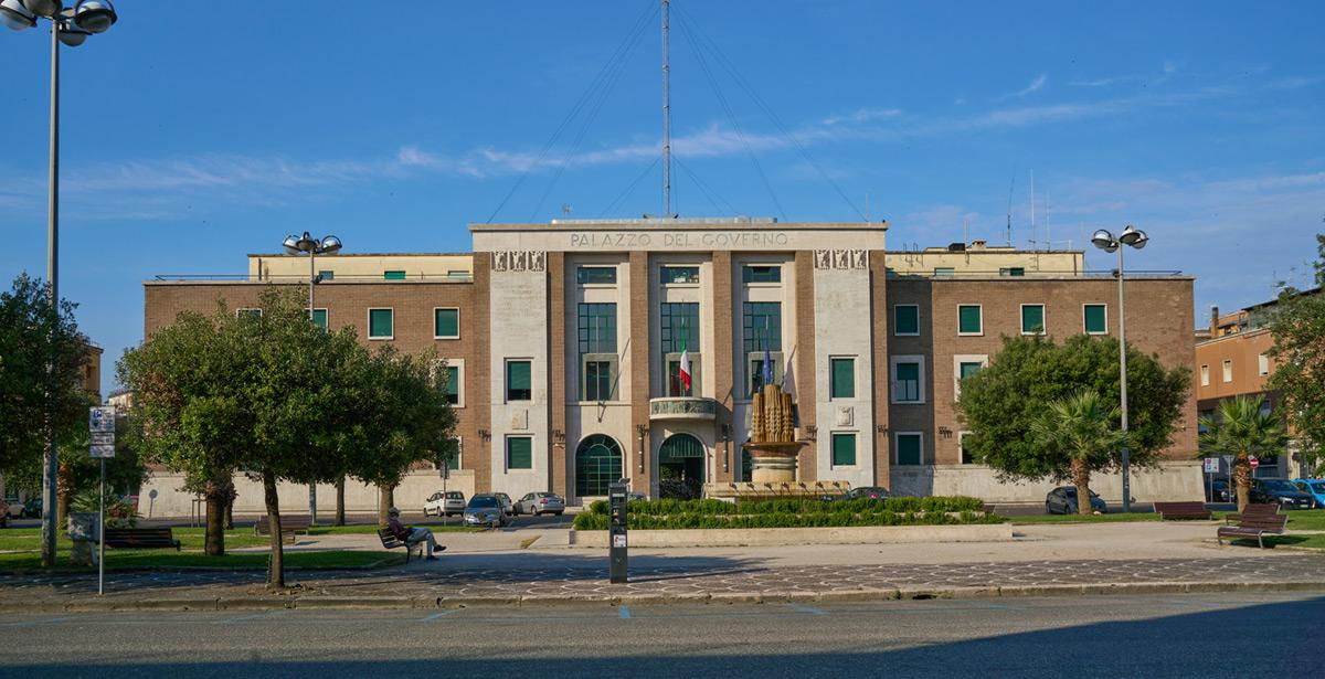 Palazzo del Governo Latina - Foto di Paolo La Rocca da Adobe Stock