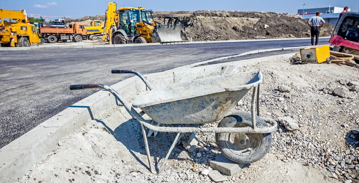 Cantiere su una strada incompiuta - Foto di Roman_23203 da Adobe Stock