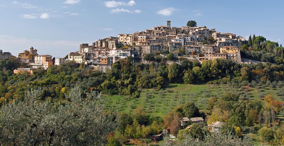 Panoramica di Casperia Rieti - Foto di flafabri da Adobe Stock