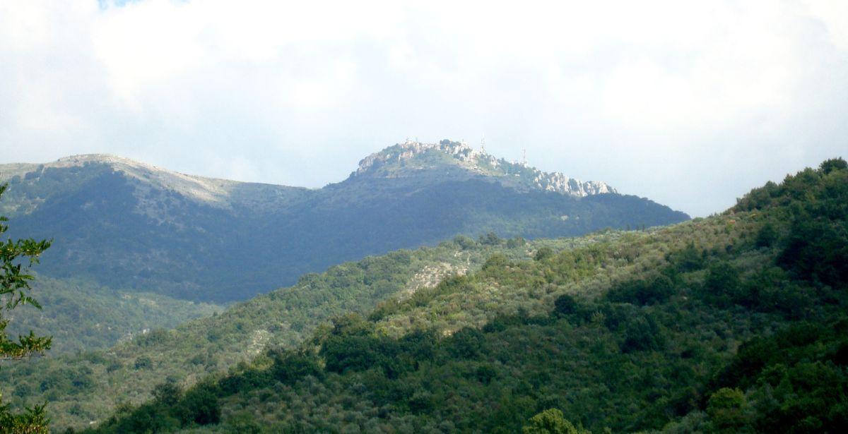 Monte Guadagnolo - foto di https://commons.wikimedia.org/wiki/User:LPLT
