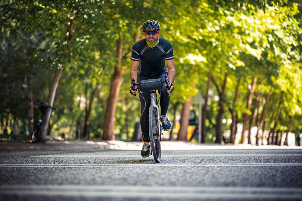 Parco bicicletta - Foto di Pack2Ride: https://www.pexels.com/it-it/foto/uomo-alberi-parco-bicicletta-8934531/