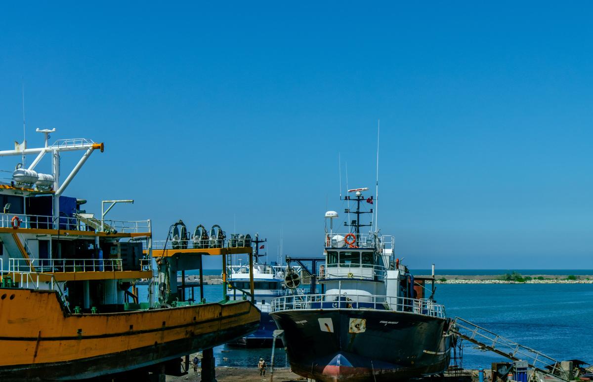 Pescherecci - Foto di  samer daboul: https://www.pexels.com/it-it/foto/mare-barche-porto-ancorato-8425840/