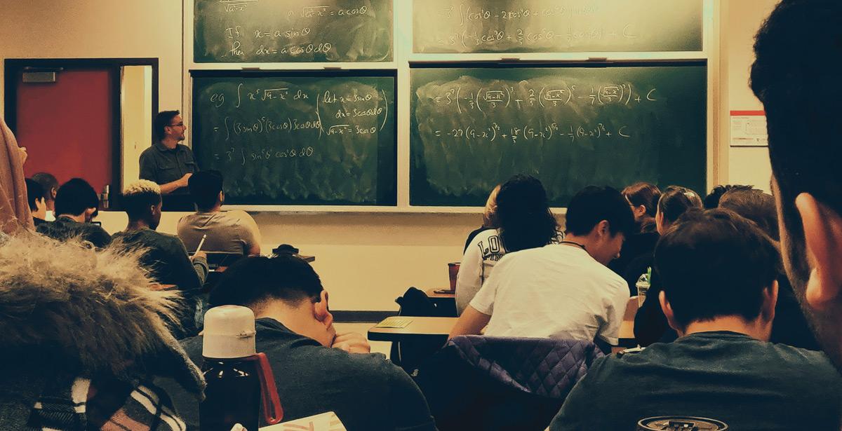 Studenti di scuola superiore in classe - Foto di Shubham Sharan su Unsplash