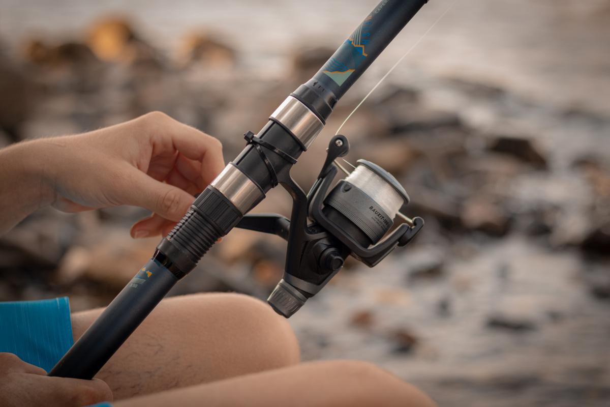 Pesca sportiva - Foto di Ofir Eliav: https://www.pexels.com/it-it/foto/pesca-uomo-persona-persone-9882753/