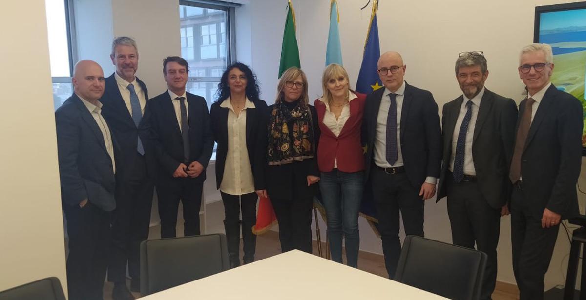 foto di gruppo con Assessore Rinaldi e persone della Federazione degli Ordini degli ingegneri