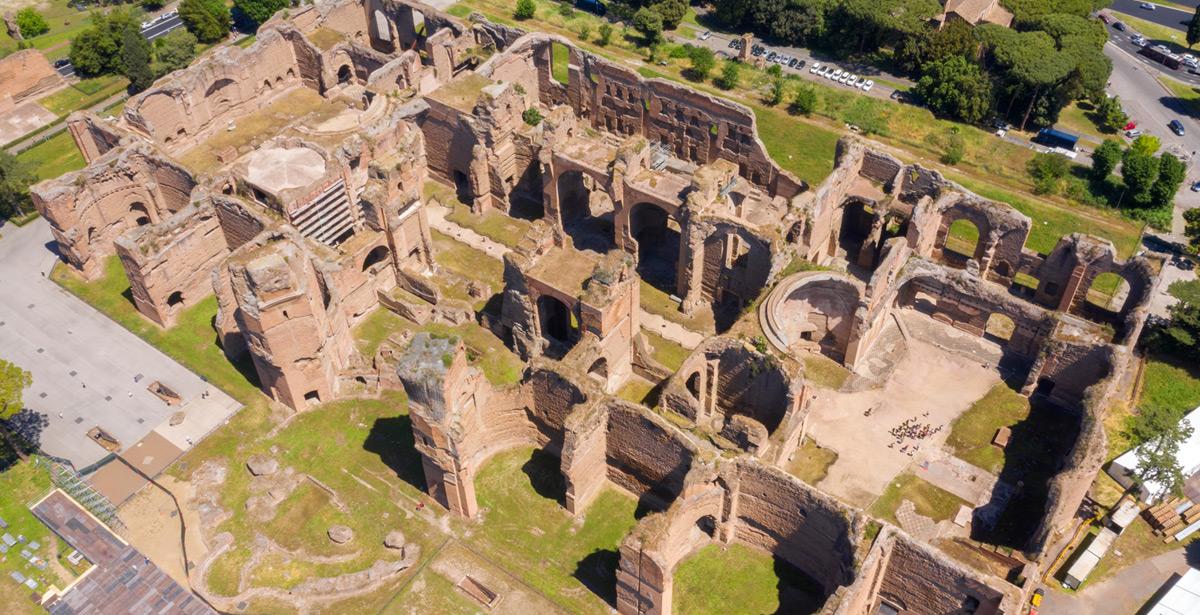 Veduta aerea delle Terme di Caracalla - Foto di Stefano Tammaro da Adobe Stock