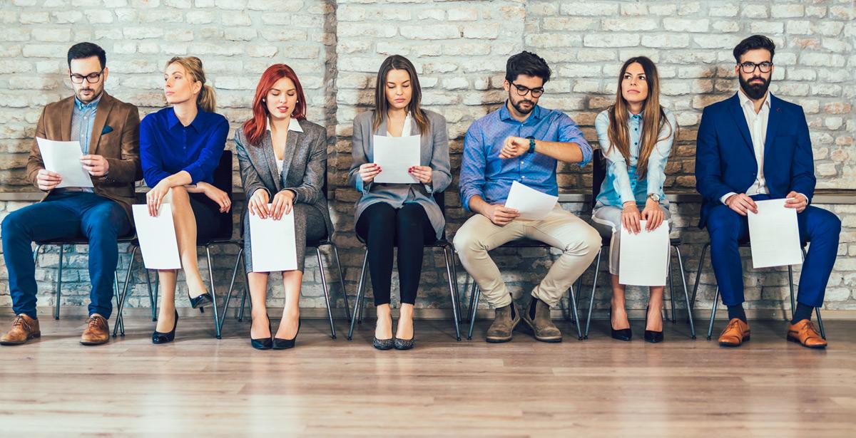 Candidati in attesa per un colloquio di lavoro - Foto di Mediteraneo da Adobe Stock