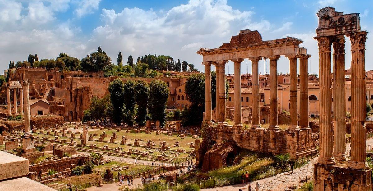 Roma Foro - Foto di <a href="https://pixabay.com/it/users/adamtepl-3296308/?utm_source=link-attribution&utm_medium=referral&utm_campaign=image&utm_content=4583598">Adam</a> da <a href="https://pixabay.com/it//?utm_source=link-attribution&utm_medium=referral&utm_campaign=image&utm_content=4583598">Pixabay</a>