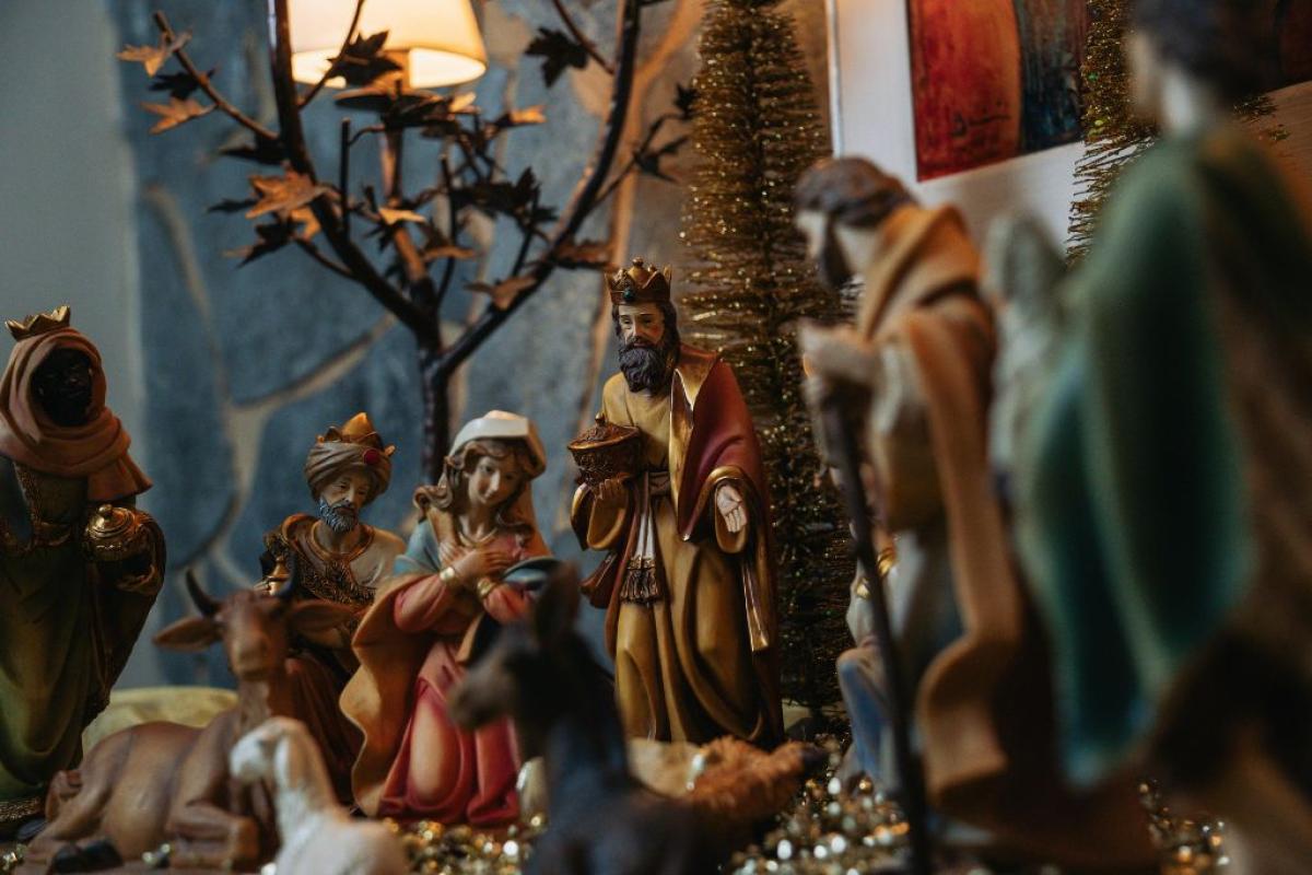 Presepe - Foto di Douglas Mendes: https://www.pexels.com/it-it/foto/natale-mestiere-religione-cattolico-19403307/