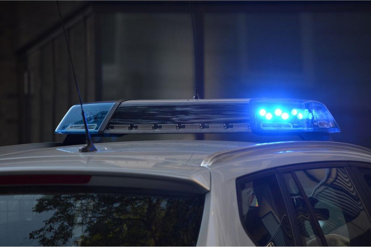 Auto polizia - Foto di <a href="https://pixabay.com/it/users/fshh-1451325/?utm_source=link-attribution&utm_medium=referral&utm_campaign=image&utm_content=2500010">Franz P. Sauerteig</a> da <a href="https://pixabay.com/it//?utm_source=link-attribution&utm_medium=referral&utm_campaign=image&utm_content=2500010">Pixabay</a>