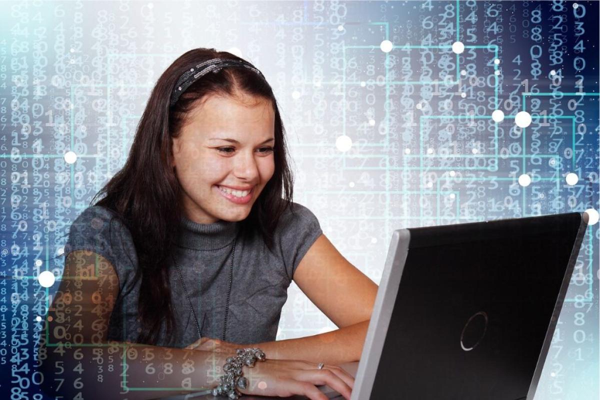 Informatica - Foto di <a href="https://pixabay.com/it/users/geralt-9301/?utm_source=link-attribution&utm_medium=referral&utm_campaign=image&utm_content=4338935">Gerd Altmann</a> da <a href="https://pixabay.com/it//?utm_source=link-attribution&utm_medium=referral&utm_campaign=image&utm_content=4338935">Pixabay</a>