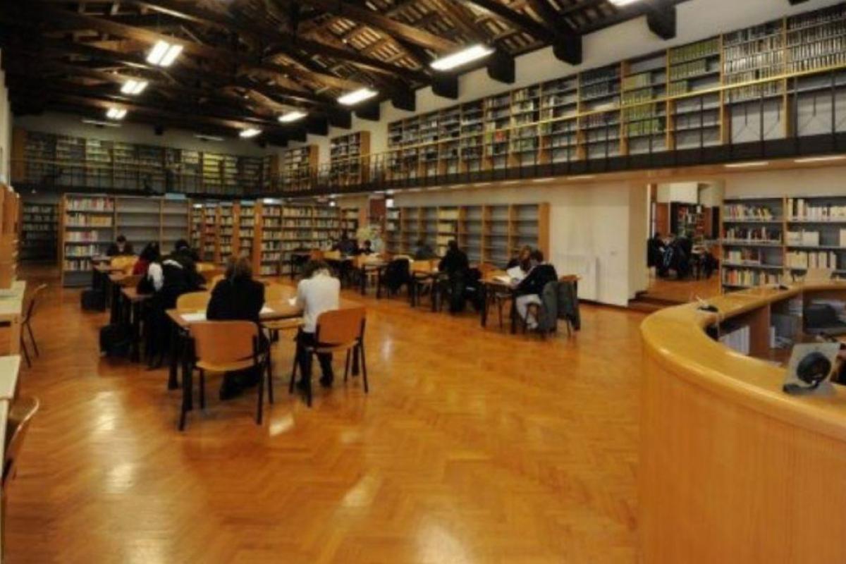 fotocpertina-biblioteca
